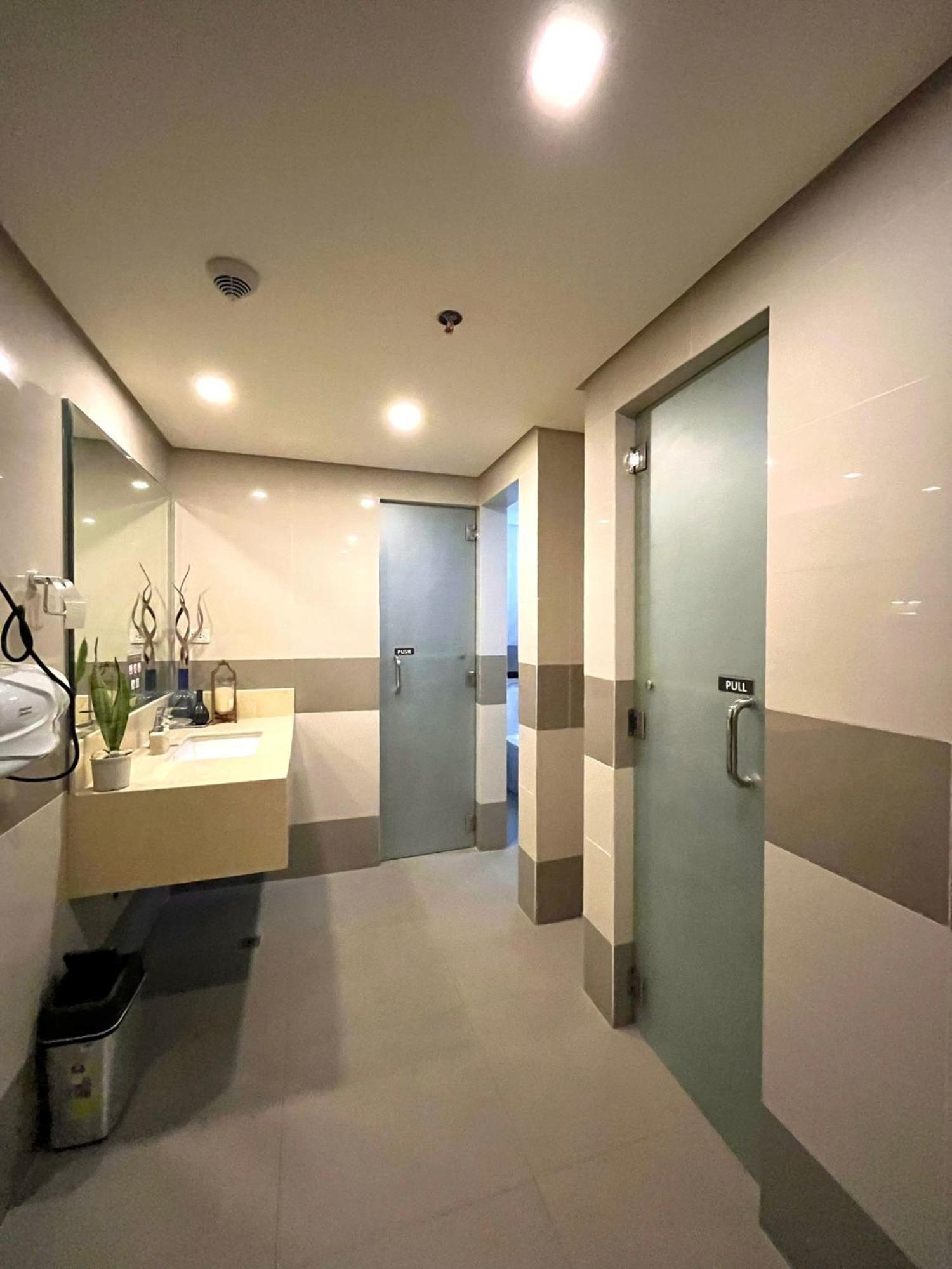 Studio At 81 Newport Boulevard Near Naia With Free Access To All Amenities Up To 2 Pax مانيلا المظهر الخارجي الصورة