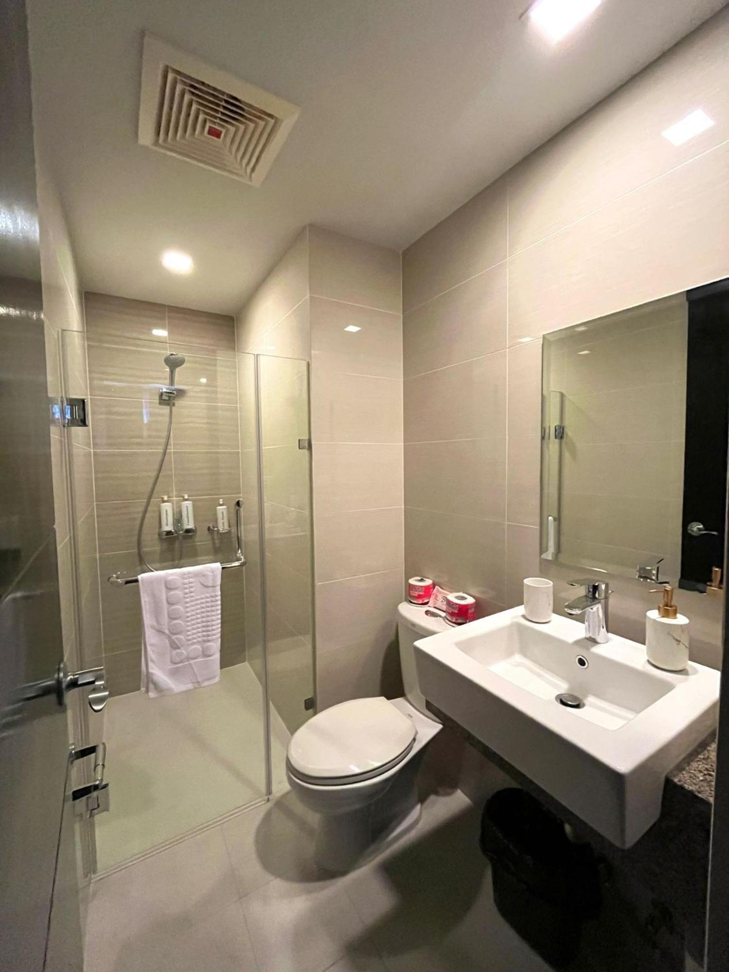 Studio At 81 Newport Boulevard Near Naia With Free Access To All Amenities Up To 2 Pax مانيلا المظهر الخارجي الصورة